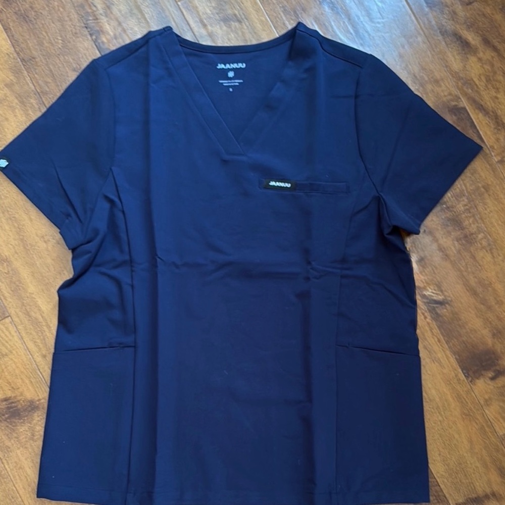 Jaanuu Magna Women's 3-Pocket Classic V-Neck Scrub Top